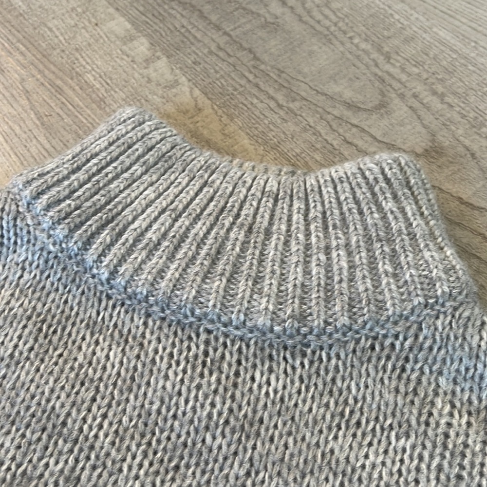 Cropped gray sweater - Picture 3 of 4